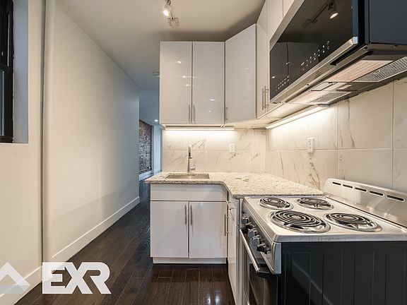 2nd image of 471 Chauncey St APT 1L