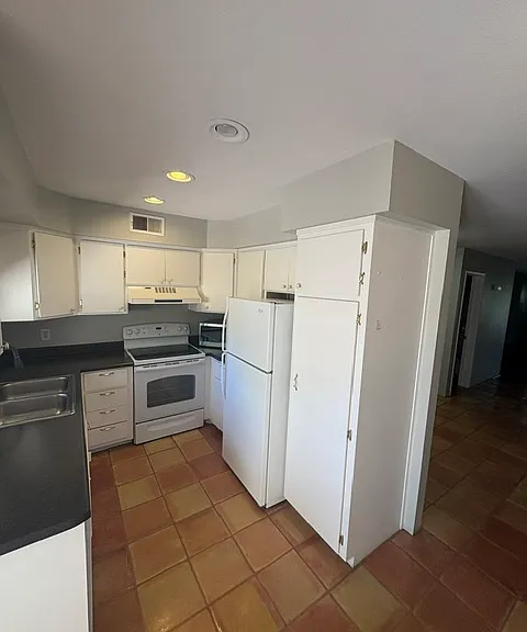 1425 E Desert Cove Ave #34 — Photo 6