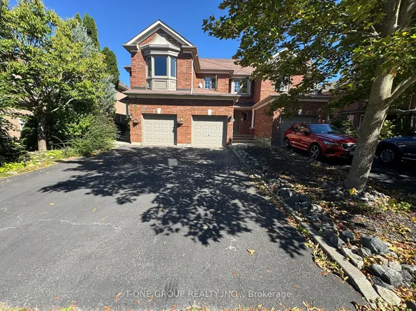 138 Denise Cir, Newmarket, ON L3X 2K1