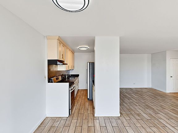 3rd image of 2940 W 5th St APT 17A