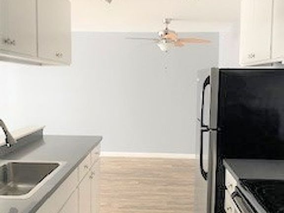 2nd image of 2019 Shoreline Dr APT 313
