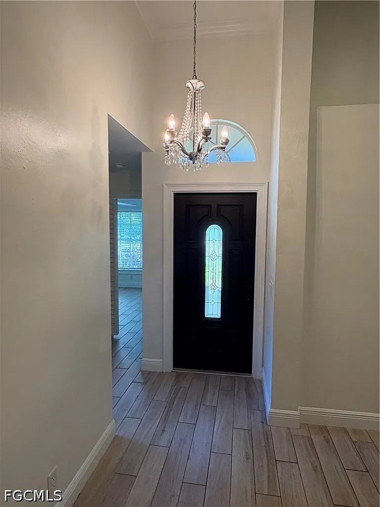 3 bed, 2.0 bath, 1426 sqft, $3,000 — Photo 3
