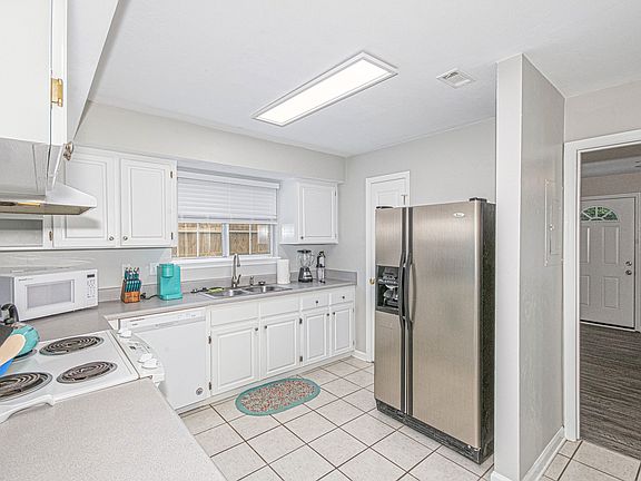 3rd image of 2446 Ryan Pl APT 1-A