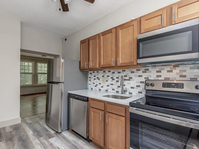 6042 Kingsbury Ave #3W — Photo 11