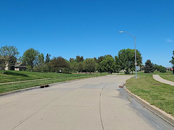 4th image of 2606 NE Oak Dr Unit 3