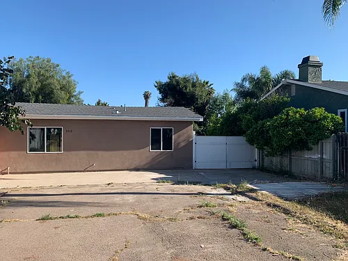 3413 Helix St Photo 1