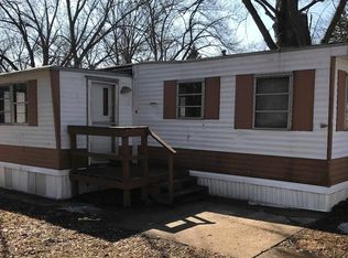 27 Hillview St, Freeport, IL 61032