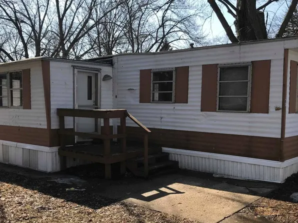 27 Hillview St, Freeport, IL 61032