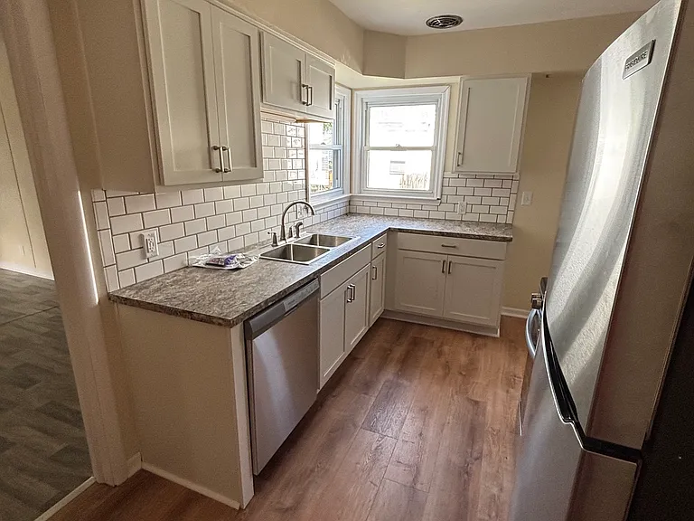 949 Canterbury St SW — Photo 5
