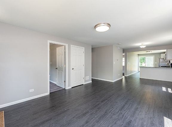 3rd image of 669 S Elmwood Ave