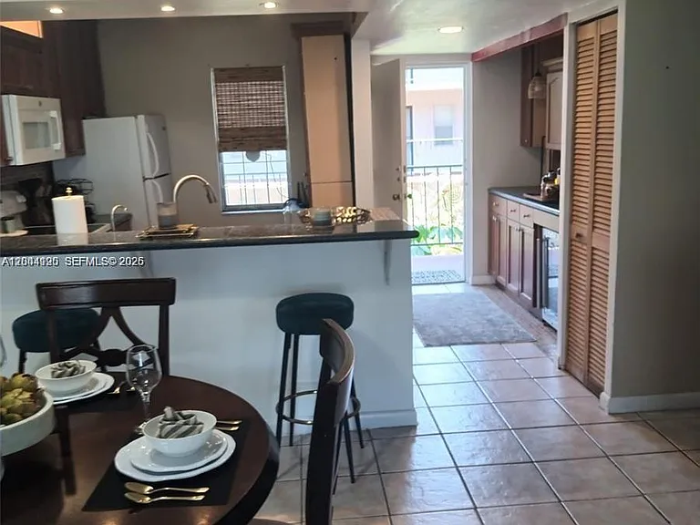 2821 Somerset Dr #312 — Photo 2