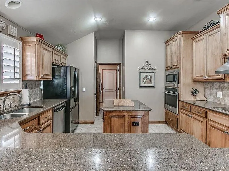 1304 Fairsted Ct — Photo 8