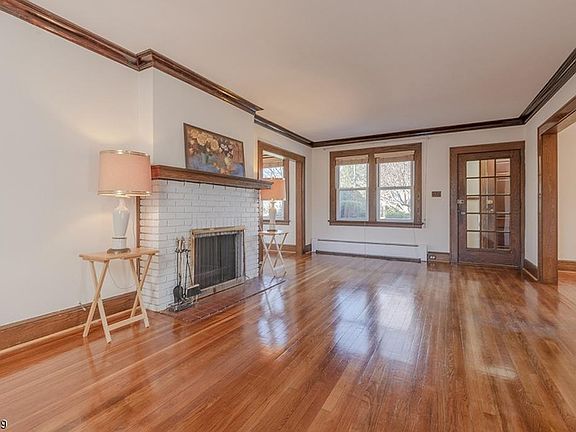 2nd image of 28 Parkview Dr