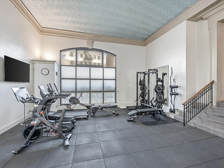 240 Centre St #4R — Photo 16