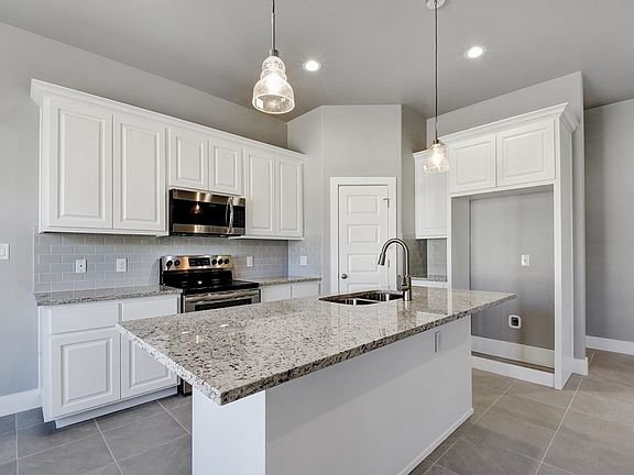 3rd image of 708 Emory Dr