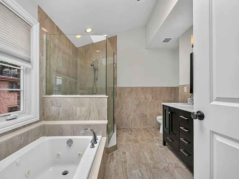 809 Edgewood Ln — Photo 23