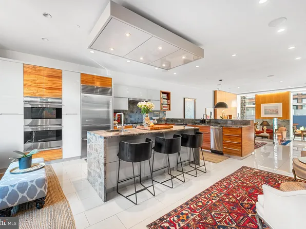 136 N 22nd St, Philadelphia, PA 19103