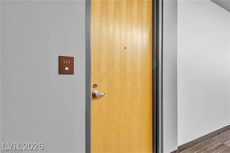 1 bed, 1.0 bath, 920 sqft, $2,100 — Photo 2