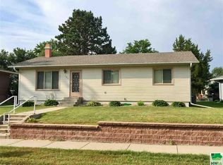 306 E Clay St, Elk Point, SD 57025
