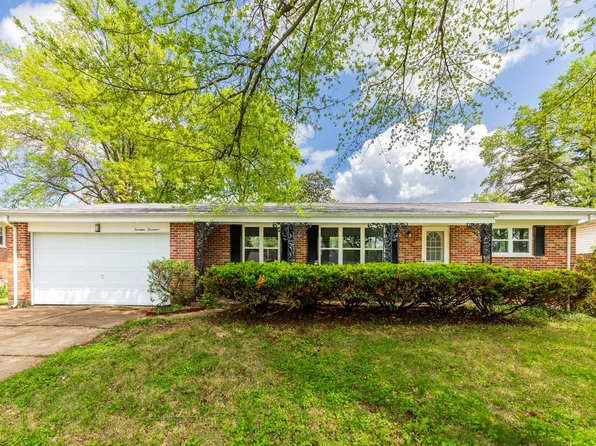 14000 Sunland Dr, Florissant, MO 63034