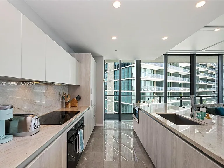 480 NE 31st St #1207 — Photo 3