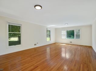 22 Court Rd, Morris Plains, NJ 07950