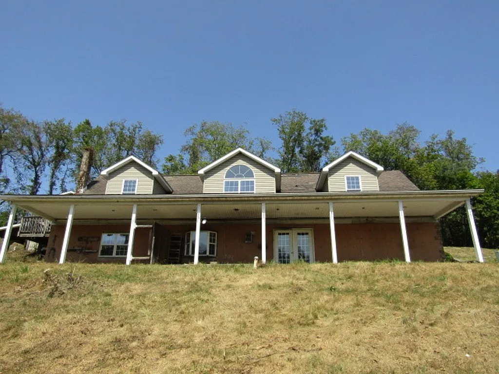 211 Lenkey Rd photo 1