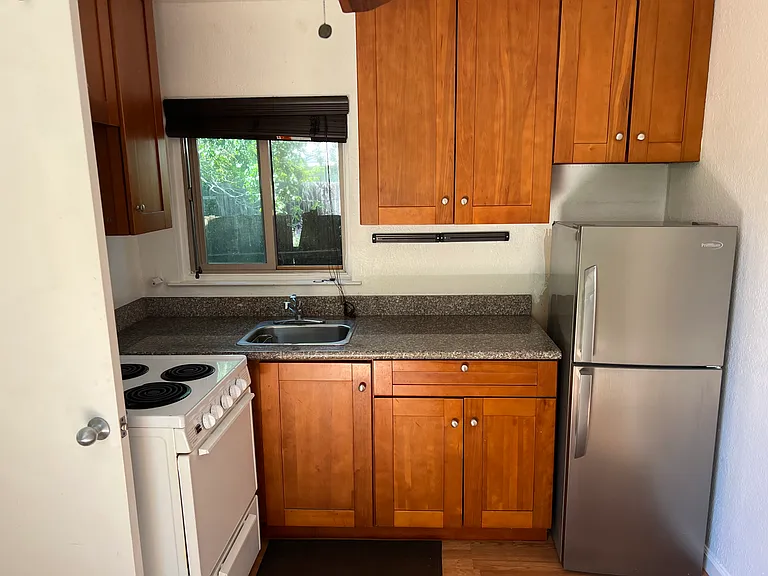 1572 Beaver St #B — Photo 4