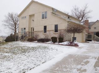 6821 Leytonstone Blvd, West Bloomfield, MI