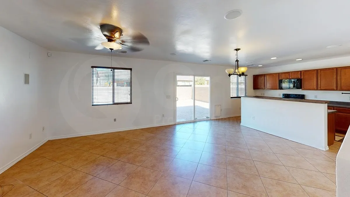 3 bed, 2.5 bath, 1431 sqft, $1,699 — Photo 4