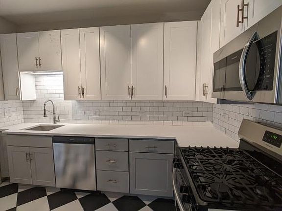 2nd image of 2512 N Sacramento Ave #1
