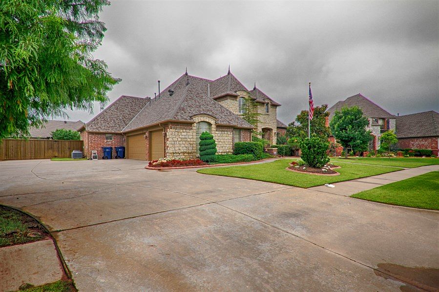 2nd image of 14713 Elmtree Ln