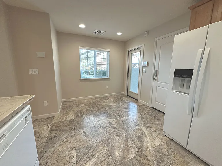 6104 Rockport Ln — Photo 5