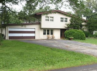 1208 Laurel Ln, Schaumburg, IL 60193