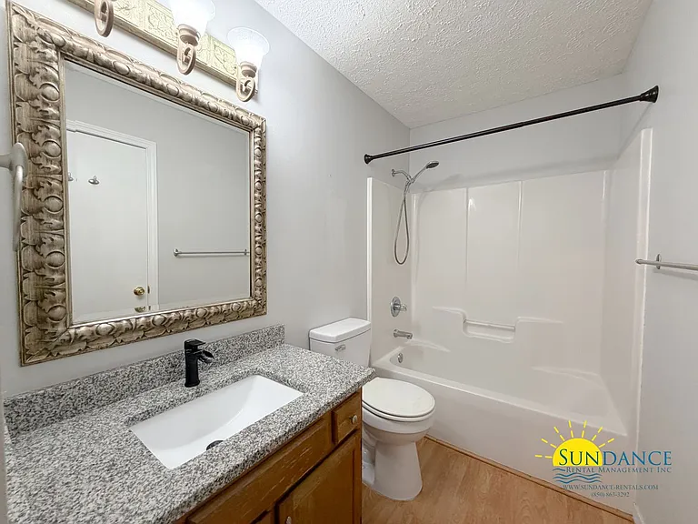 2404 Suwanee Ln — Photo 18