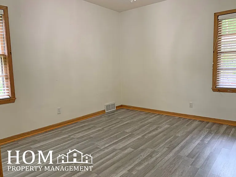 1103 N 6th St — Photo 8