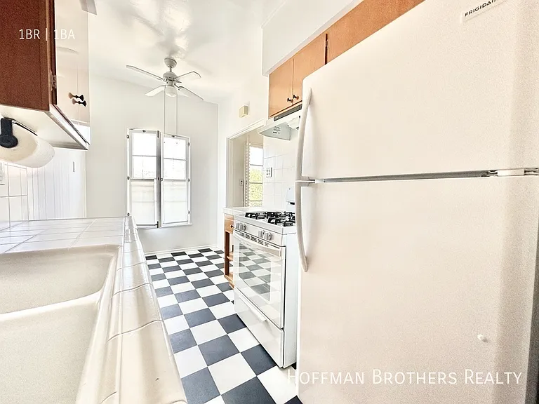 5044 Rosewood Ave — Photo 2