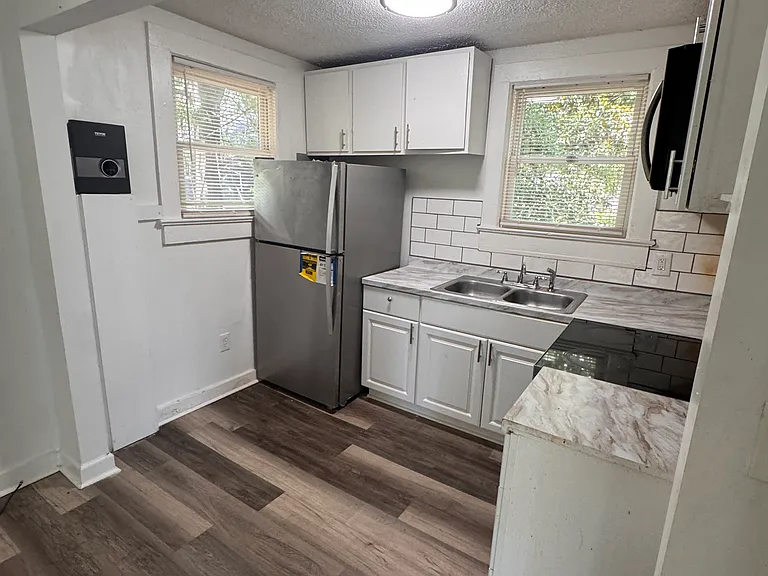3508 Grand St — Photo 4