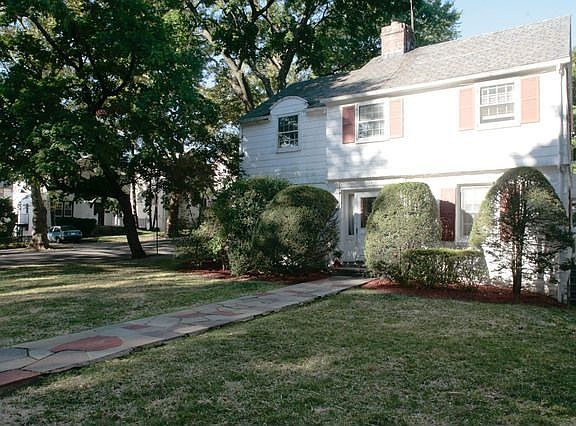 2nd image of 122 Dell Ave