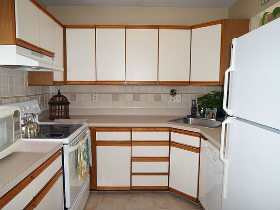 3rd image of 115 Folger Ct #115