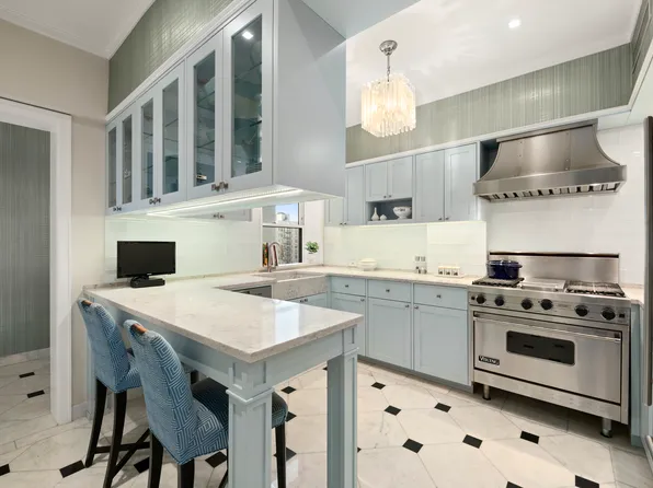 151 Central Park West image 10 of 18