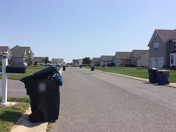 4th image of 29 Sugar Maple Ln