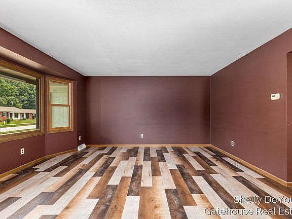 2nd image of 3078 Paris Park Dr SE