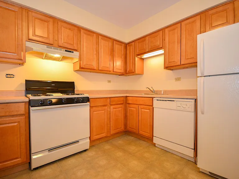 Maple Apts — Photo 13