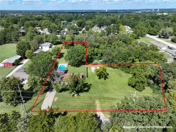 203 Raines Rd, Siloam Springs, AR 72761