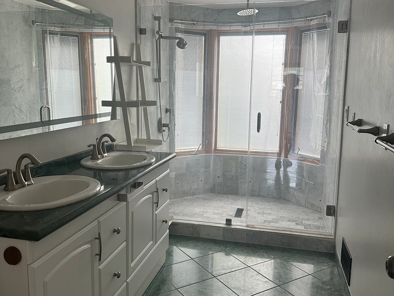 3 bed, 1450 sqft, $5,410 — Photo 4
