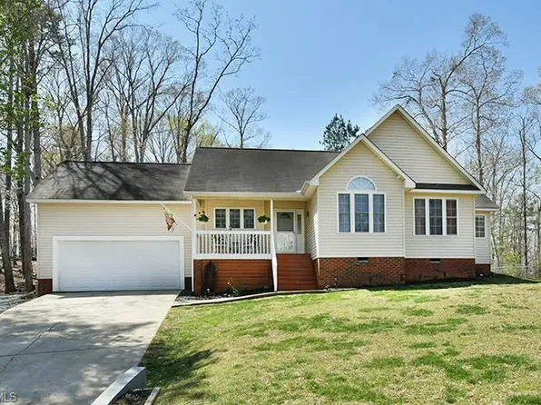 623 Roxboro Dr, Mount Gilead, NC 27306