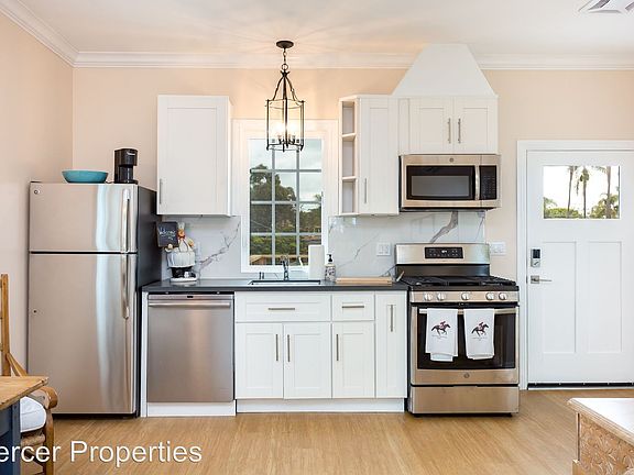 3rd image of 5046 Canterbury Dr