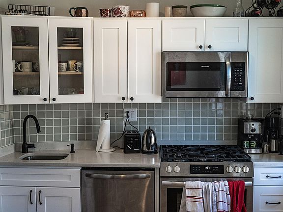 3rd image of 22 Chiswick Rd APT 18