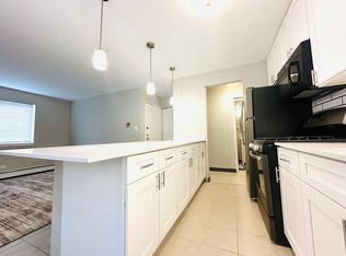 390 Inland Dr #1A, Wheeling, IL 60090